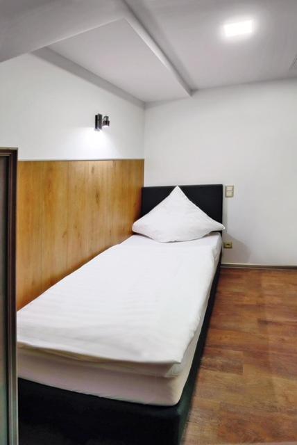 Hotel Am Markt Oebisfelde Esterno foto